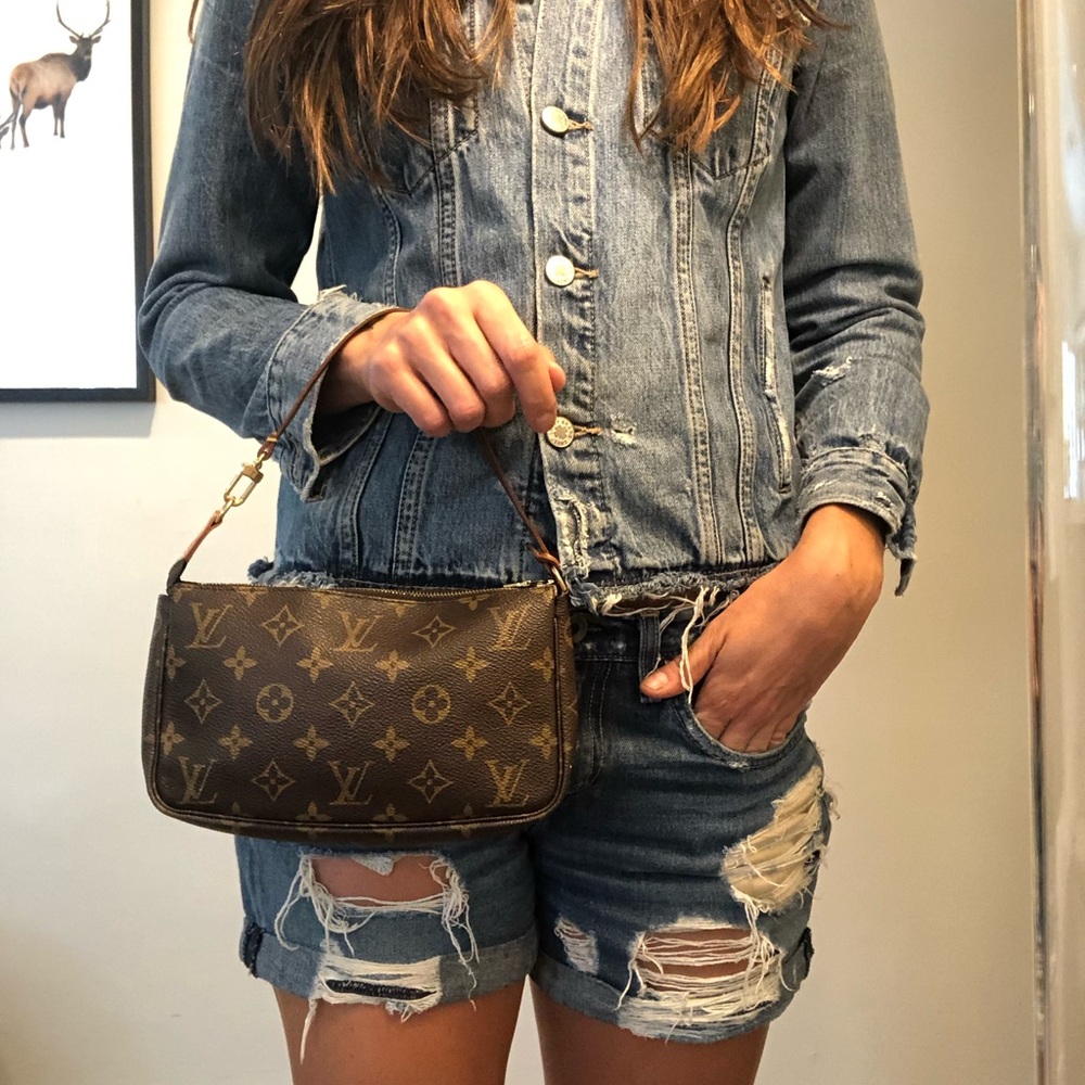 SOLD ON M! Auth Louis Vuitton Pochette!